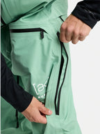 25/26モデル Men's [ak] Freebird GORE‑TEX 3L Bib Pants #SOFT SAGE [100241]｜BURTON