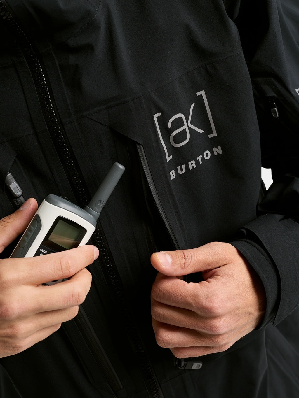 25/26モデル Men's [ak] Hover GORE‑TEX C-Knit 3L Stretch Jacket #TRUE BLACK [100131]｜BURTON