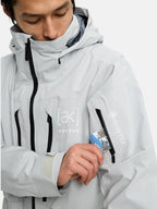 25/26モデル Men's [ak] Hover GORE‑TEX C-Knit 3L Stretch Jacket #GRAY CLOUD [100131]｜BURTON
