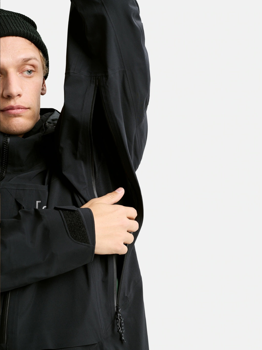 25/26モデル Men's [ak] Hover GORE‑TEX C-Knit 3L Stretch Jacket #TRUE BLACK [100131]｜BURTON